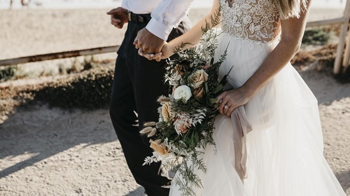 Κορονοϊός: Αναβάλλονται γάμοι και βαπτίσεις λόγω των μέτρων – ΒΙΝΤΕΟ