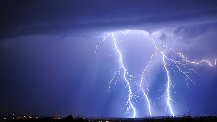 Καιρός: 4.700 κεραυνοί έπεσαν το Σάββατο