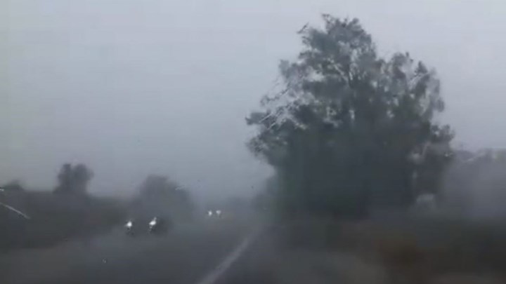 Καιρός: Έπεσε χαλάζι στη Χαλκιδική – “Βουτιά” 15 βαθμών στη θερμοκρασία – ΒΙΝΤΕΟ