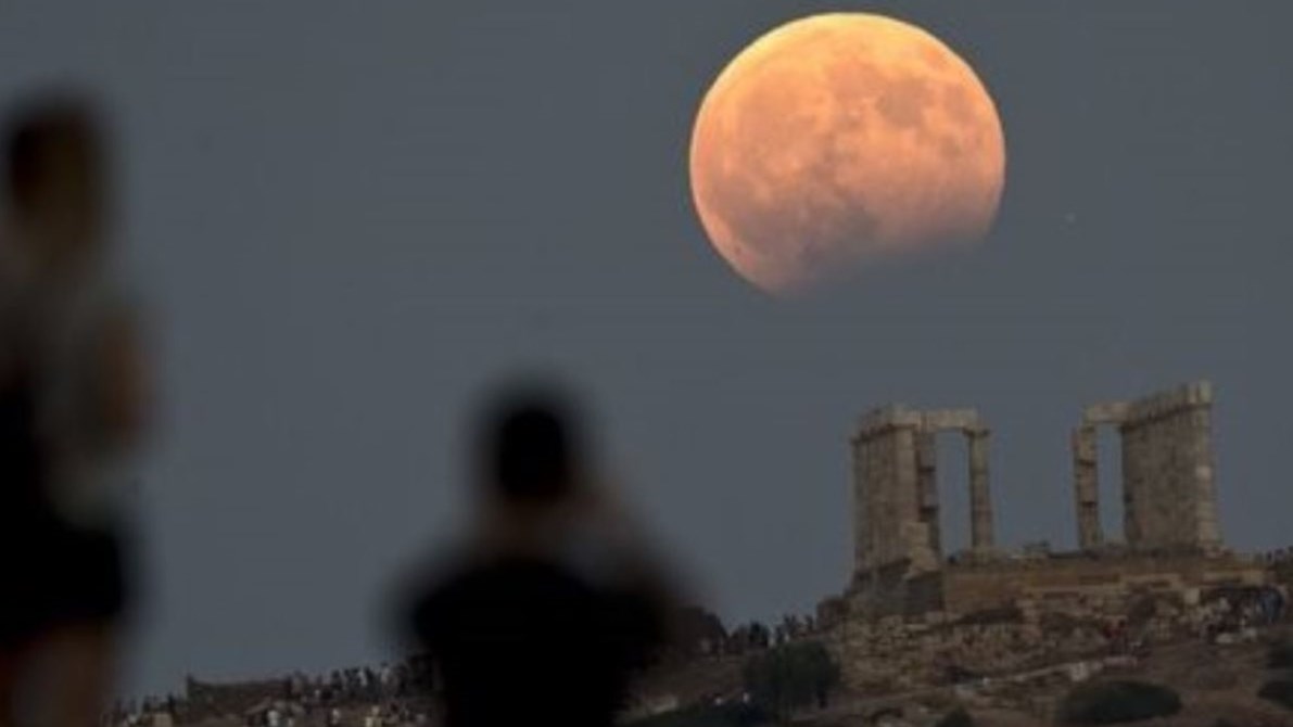 Πανσέληνος Αυγούστου: Τη Δευτέρα το μεγαλύτερο φεγγάρι του χρόνου – Όλες οι εκδηλώσεις
