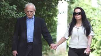 Βίκυ Σταμάτη για Άκη Τσοχατζόπουλο: Ελπίζουμε στη βοήθεια του Θεού