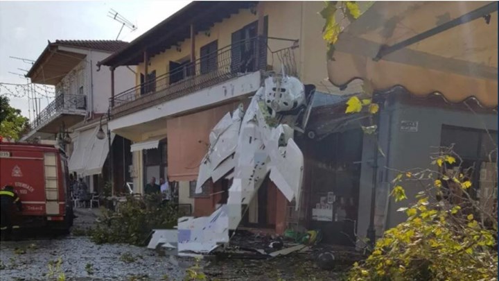 Πρώτη Σερρών: Συγκλονίζουν οι νέες εικόνες από την πτώση αεροπλάνου – Τραυματίστηκε ο χειριστής -ΒΙΝΤΕΟ