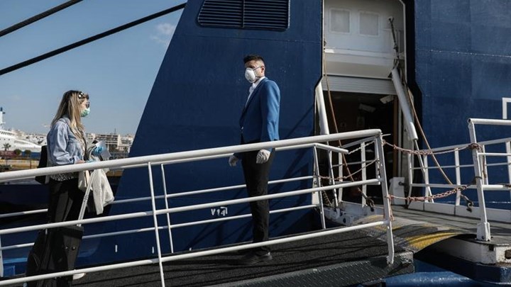 Υποχρεωτική χρήση μάσκας και στους εξωτερικούς χώρους των πλοίων