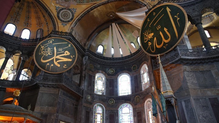 Αποκαλυπτική έρευνα: Τι πιστεύουν Έλληνες και Τούρκοι πολίτες για τη μετατροπή της Αγίας Σοφίας σε τζαμί