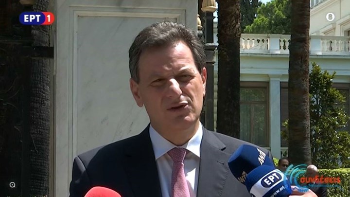 Το μήνυμα Σκυλακάκη για τη χρήση μάσκας μετά την τελετή ορκωμοσίας – ΒΙΝΤΕΟ