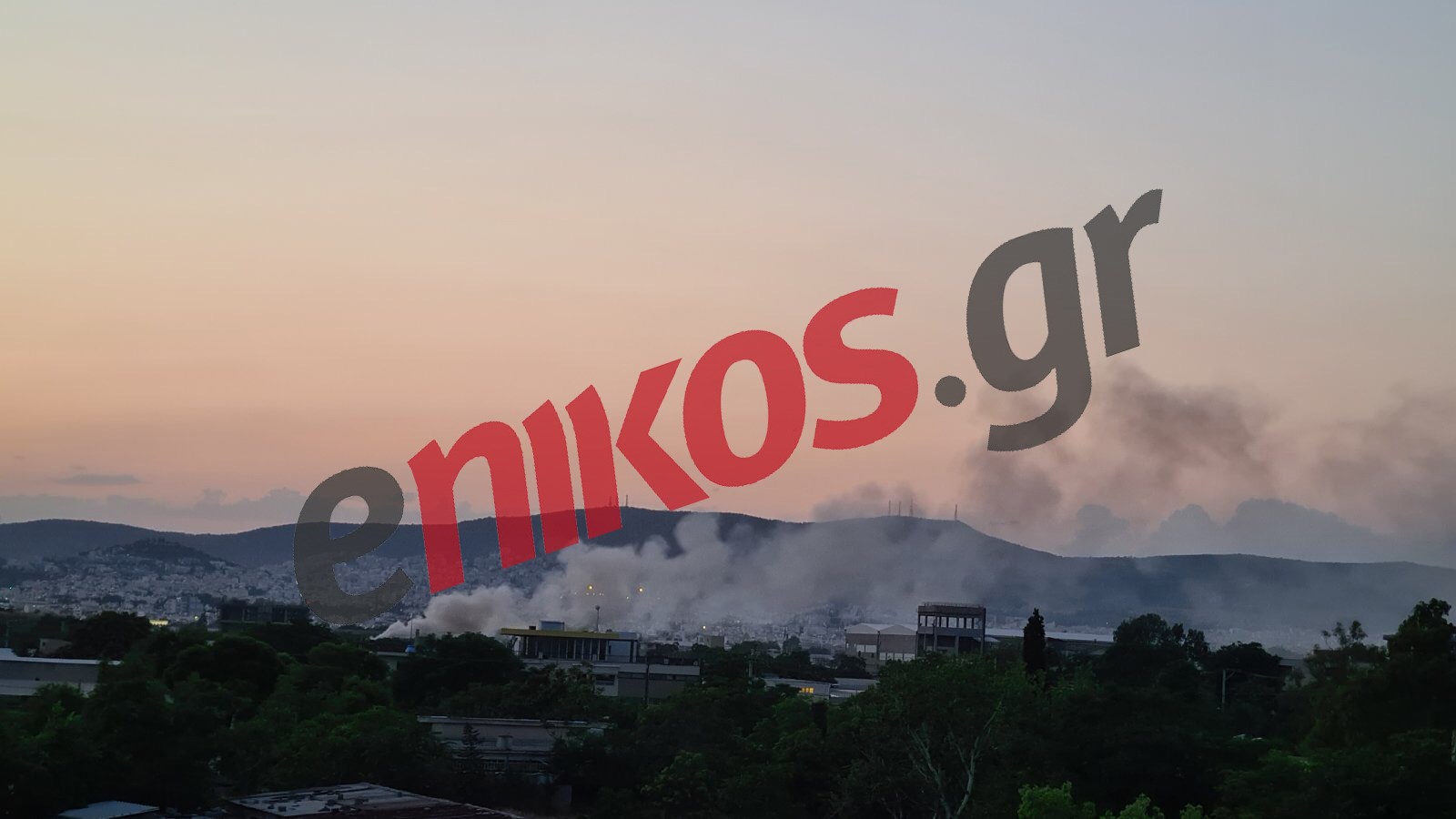 Συναγερμός για φωτιά σε εγκαταλελειμμένο κτίριο στον Ελαιώνα – ΦΩΤΟ αναγνώστη