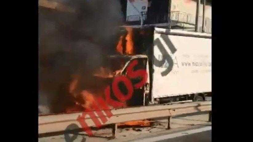 Φορτηγό τυλίχτηκε στις φλόγες στη Βάρης-Κορωπίου – ΒΙΝΤΕΟ αναγνώστη