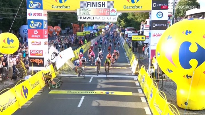 Τρομακτικό ατύχημα στον ποδηλατικό Γύρο Πολωνίας – Σε κώμα 23χρονος πρωταθλητής – ΒΙΝΤΕΟ