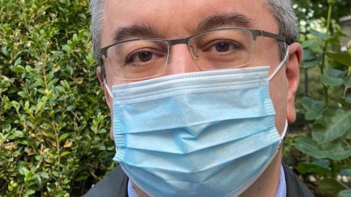 Μόσιαλος: Μηδενική ανοχή στις ψεκασμένες θεωρίες – Τι απαντά στους συνωμοσιολόγους