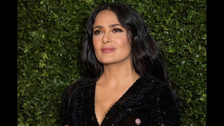 Η Σάλμα Χάγιεκ κολάζει στα 53 της με καυτό ΒΙΝΤΕΟ