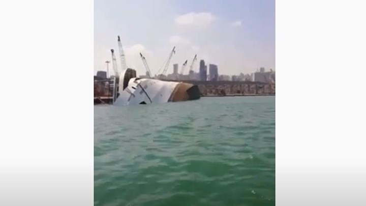 Βηρυτός: Η στιγμή που κρουαζιερόπλοιο βυθίζεται μετά την έκρηξη – BINTEO