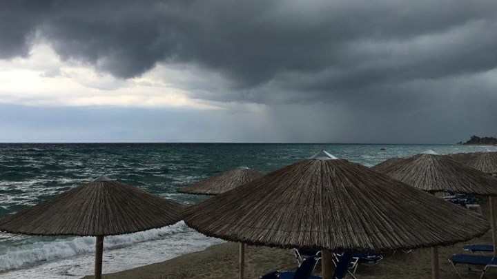 Σαρώνει η κακοκαιρία “Θάλεια” – Πού αναμένονται καταιγίδες, χαλάζι και ισχυροί άνεμοι