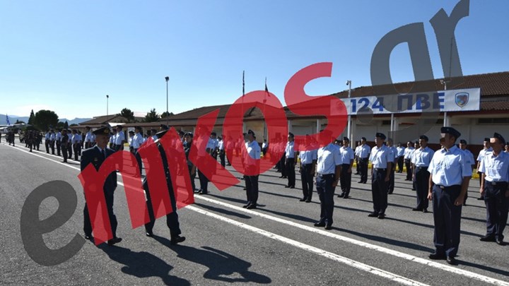 Ορκωμοσία σε Στρατό και Αεροπορία με αποστάσεις λόγω κορονοϊού – ΦΩΤΟ