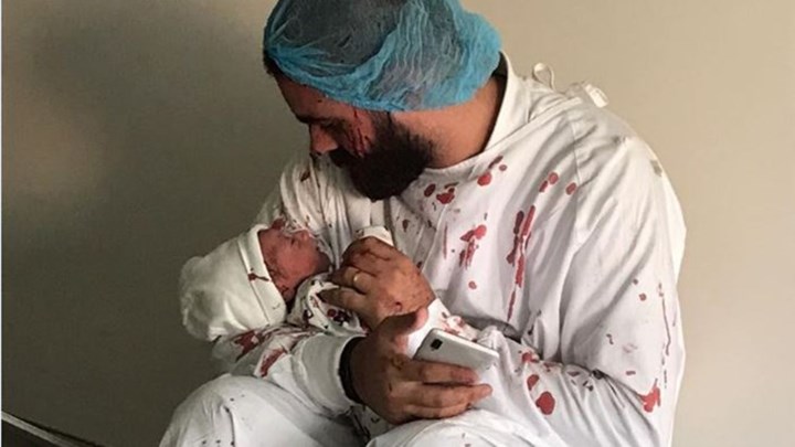 Βηρυτός: Το θαύμα της ζωής τη στιγμή της έκρηξης – Συγκλονίζει ο πατέρας με το νεογέννητο μωρό – ΦΩΤΟ