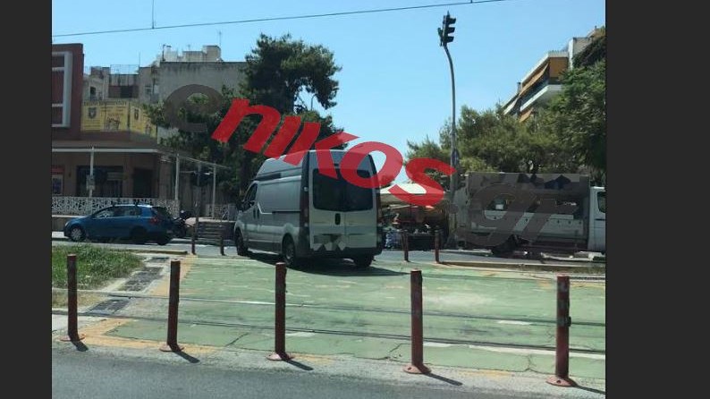 Νέα Σμύρνη: Πάρκαρε πάνω στις γραμμές του τραμ  – ΦΩΤΟ αναγνώστη