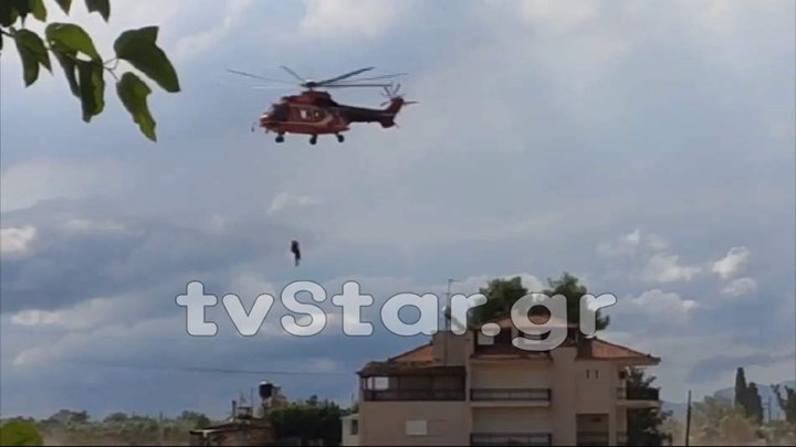 Εύβοια: Δραματική διάσωση εγκλωβισμένου με ελικόπτερο – ΒΙΝΤΕΟ