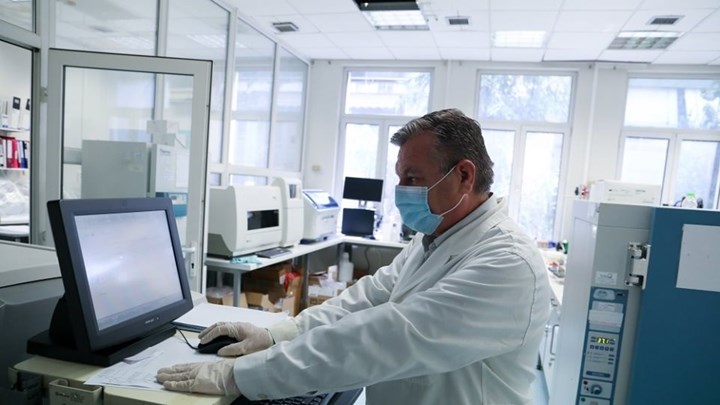 Μελέτη-σοκ από το ΑΠΘ: Μάσκα παντού, τηλεργασία και τοπικό lockdown αλλιώς 700 κρούσματα ημερησίως