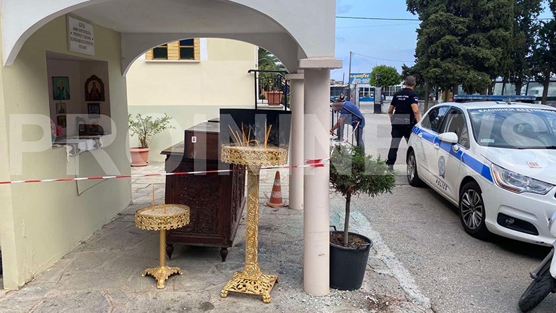 Καβάλα: “Τρελή” πορεία αυτοκινήτου στο κοιμητήριο – Προσέκρουσε σε νεκροφόρα, κατέληξε σε κολόνα