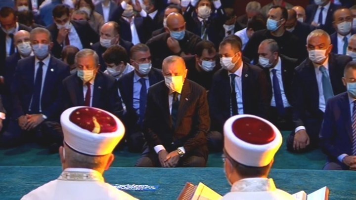 Κορονοϊός – Τουρκία: Από το “σόου” του Ερντογάν στην Αγία Σοφία μολύνθηκαν 3.000 άτομα – ΒΙΝΤΕΟ