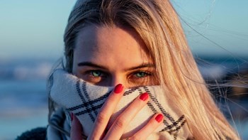 Κορονοϊός: Μαντίλια, κουκούλες και κολάρα – Πόσο προστατεύουν