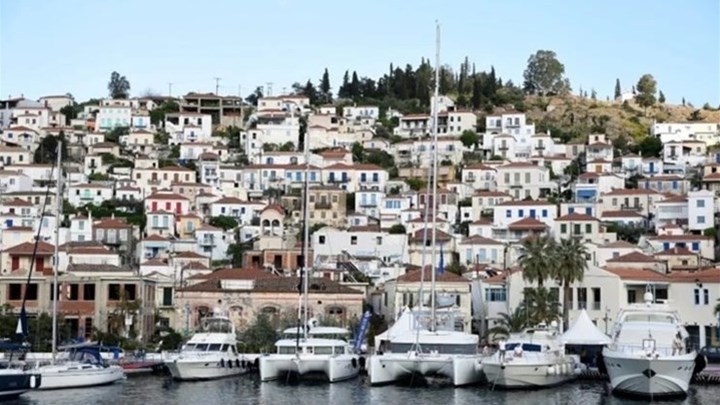 Κορονοϊός – Πόρος: Καταγγελίες ότι “μαϊμού”- φυσικοθεραπεύτρια διέσπειρε τον ιό