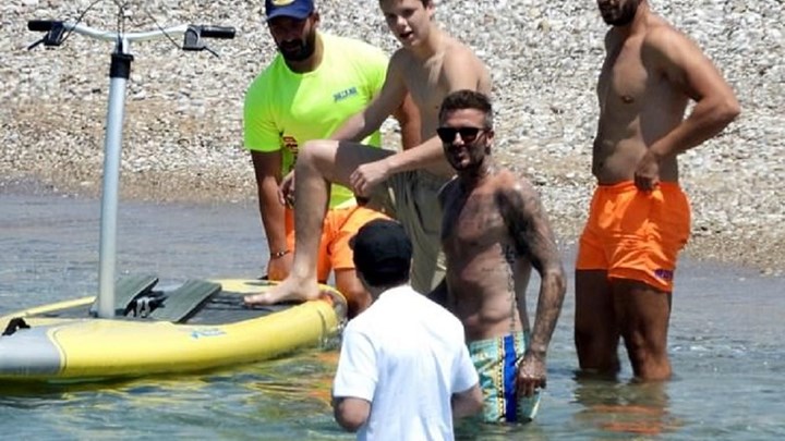 Ο Μπέκαμ στην Ελλάδα: Κάνει διακοπές με τους τρεις γιους του – ΦΩΤΟ