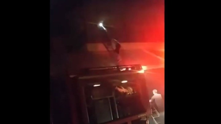 Φωτιά στη Θεσσαλονίκη: Η δραματική διάσωση των τεσσάρων εγκλωβισμένων – Ανάμεσά τους και βρέφος