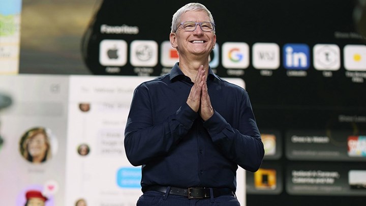 Bloomberg: Το αφεντικό της Apple έγινε δισεκατομμυριούχος