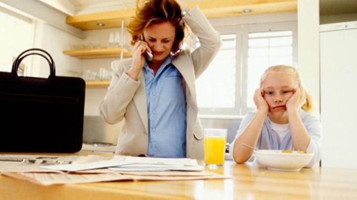 Πρόωρη συνταξιοδότηση για 15.000 μητέρες – Ποιες αφορά