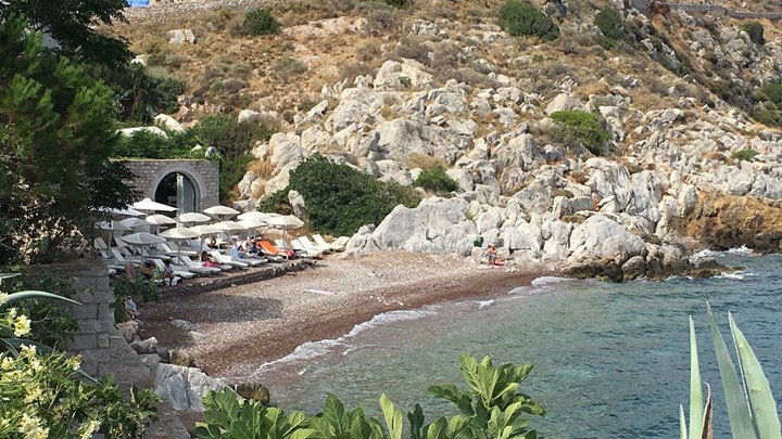 Αττική: Αυτές είναι οι κατάλληλες παραλίες για μπάνιο