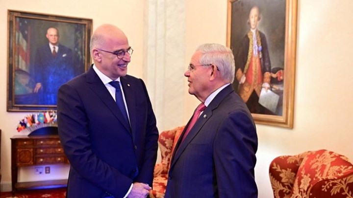 Ελληνοτουρκικά: Τηλεφωνική επικοινωνία Δένδια με τον Μενέντεζ