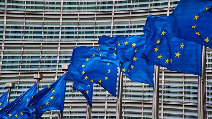 Κορονοϊός – Ευρωπαϊκή Ένωση: Συμφωνία με την εταιρεία AstraZeneca για 300 εκατ. εμβόλια