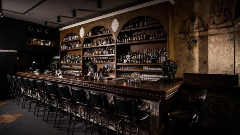 Κορονοϊός – Μέτρα: Αυτές είναι οι περιοχές, όπου μπαρ και εστιατόρια θα κλείνουν τα μεσάνυχτα