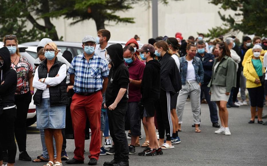 Κορονοϊός – Γαλλία: Απαγορεύονται οι συναθροίσεις άνω των 10 ατόμων στο Παρίσι