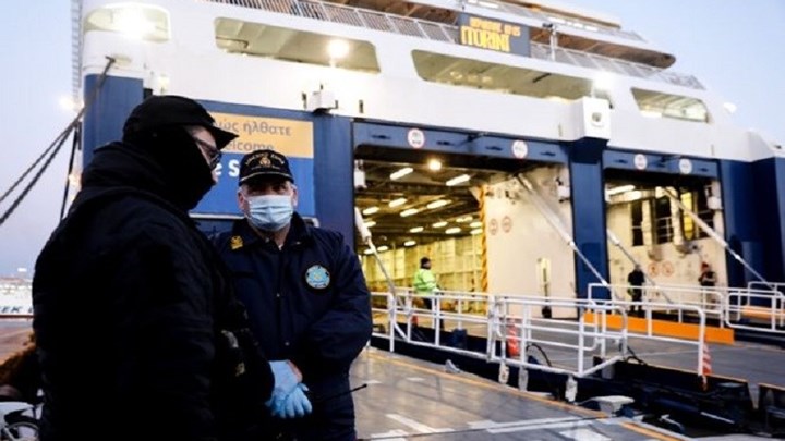 Κορονοϊός: Σαρωτικοί έλεγχοι του Λιμενικού σε πλοία και λιμάνια για χρήση μάσκας – ΒΙΝΤΕΟ