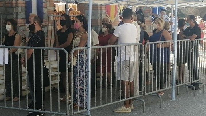Παναγιά Σουμελά: Με αποστάσεις και μάσκες η λειτουργία – ΦΩΤΟ – ΒΙΝΤΕΟ