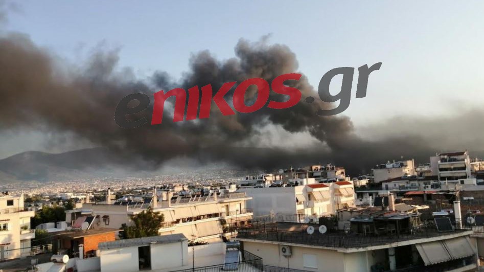 Νέες εικόνες από τη φωτιά στη Μεταμόρφωση – Μάχη με τις φλόγες δίνουν οι πυροσβέστες – ΦΩΤΟ αναγνώστη