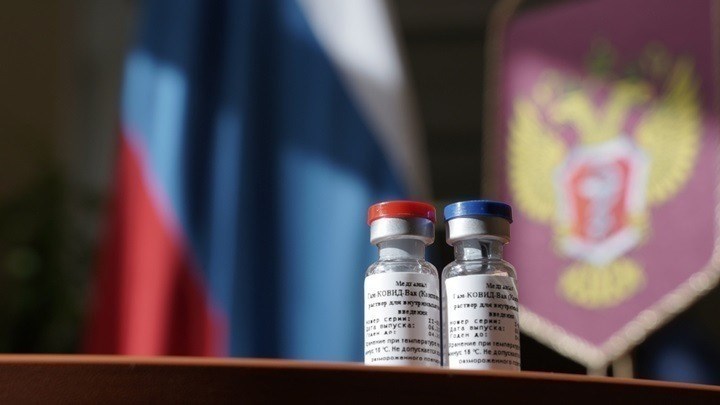 Ρωσία – Κορονοϊός: Άρχισε η παραγωγή του εμβολίου – Οι φόβοι των επιστημόνων