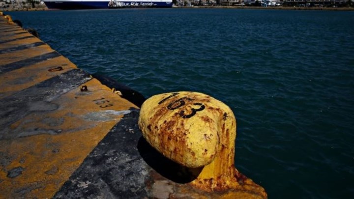 Κορονοϊός: Χειροπέδες σε τρεις που έσπασαν την καραντίνα και ταξίδεψαν από Πάτμο για Πειραιά