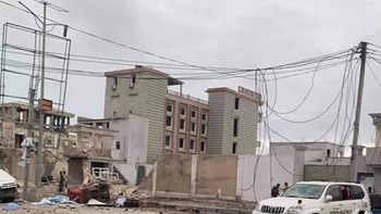 Σομαλία: 17 νεκροί από τρομοκρατική επίθεση σε ξενοδοχείο στο Μογκαντίσου – ΒΙΝΤΕΟ