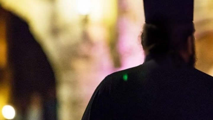 Εκτός εαυτού ιερέας στην Κρήτη – Έβριζε και απειλούσε κρατώντας όπλο