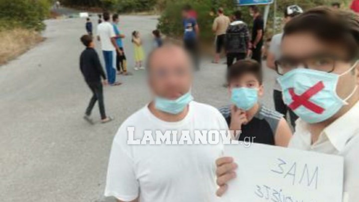 Πρόσφυγες έκλεισαν την παλαιά εθνική οδό στις Θερμοπύλες – ΦΩΤΟ