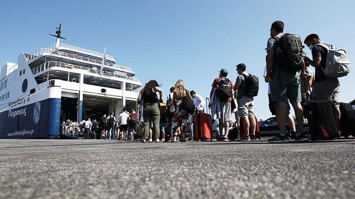 Κορονοϊός: Πάνω από 300 δειγματοληπτικοί έλεγχοι σε ταξιδιώτες σε Ραφήνα και Πειραιά από την Περιφέρεια