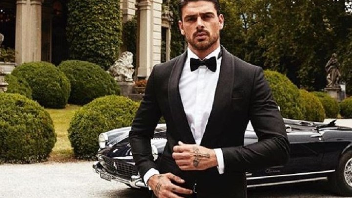 Μικέλε Μορόνε: Στην Ελλάδα ο πρωταγωνιστής του “365 dni” – BINTEO