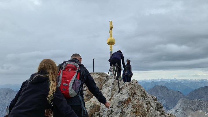 Γερμανία: Ρεκόρ ορειβατών στο ψηλότερο βουνό της χώρας στην εποχή του κορονοϊού – ΒΙΝΤΕΟ