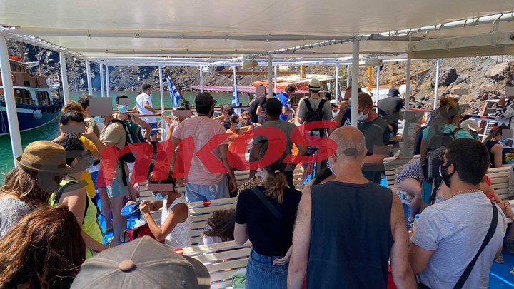 Σαντορίνη: Συνωστισμός στα καραβάκια κρουαζιέρας – ΦΩΤΟ αναγνώστη