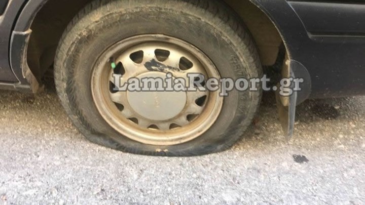 Λαμία: Ανήλικοι κυκλοφορούσαν με σουγιάδες και έσκιζαν λάστιχα αυτοκινήτων – ΦΩΤΟ