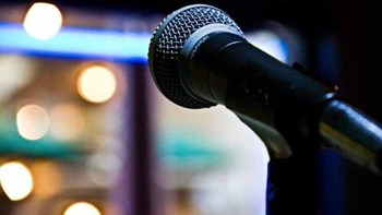 Ερωτικό κουαρτέτο: Ο έρωτας επιχειρηματία με τραγουδίστρια και η αντίδραση των συντρόφων τους