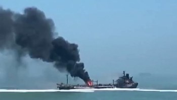 Κίνα: Σύγκρουση φορτηγού πλοίου με πετρελαιοφόρο ανοικτά της Σαγκάης – 14 αγνοούμενοι – ΒΙΝΤΕΟ