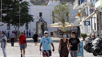 Οι επαγγελματίες της Πάρου έκαναν μήνυση για «απόκρυψη κρουσμάτων» κορονοϊού